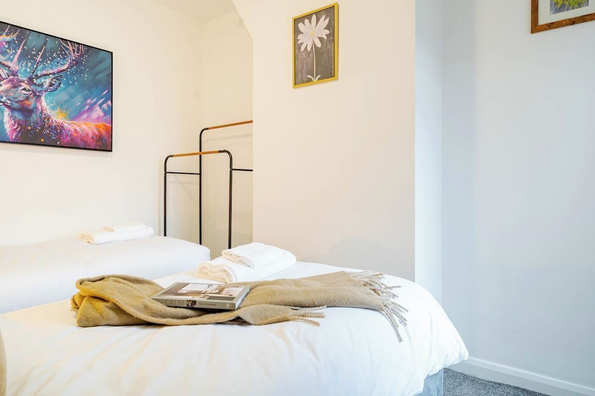 3 bedrooms, iron/ironing board, Internet, bed sheets
