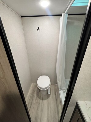 Handtücher, Seife, Toilettenpapier