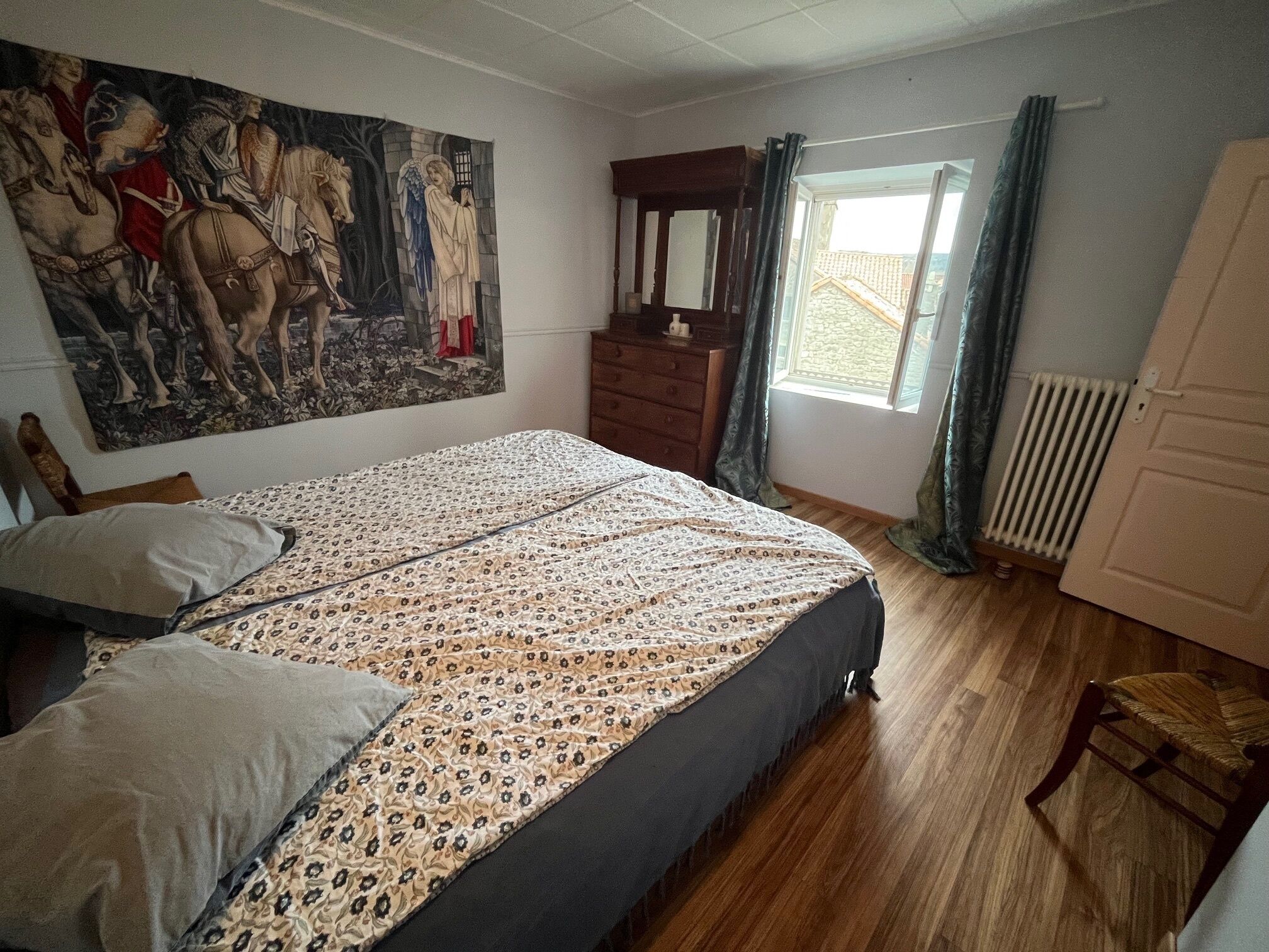 5 soverom, strykejern/-brett, wi-fi (inkludert) og sengetøy