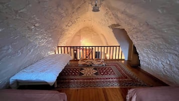 5 bedrooms, iron/ironing board, free WiFi, bed sheets