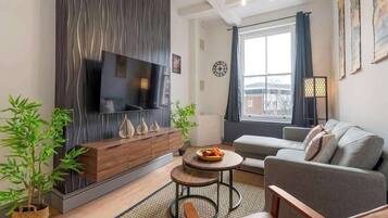 Een smart-tv en een kantoor