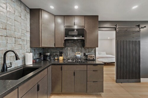 Modern 1BR: Walk to Heavenly, Beach, Ski, Golf & Casinos: Pet Friendly
