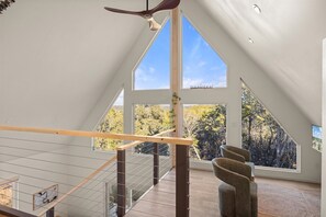 Interior - Stylish Modern peaceful 2- bedroom with a loft Near 1.5 miles from Granbury (Granbury)