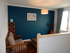Interior - House with garden, close to shops, 4 km from the sea. Pets welcome. (Trégunc)