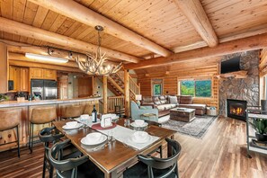 Interior - Spacious Log Cabin / Mtn Views, HotTub, Pool Table (Cripple Creek)
