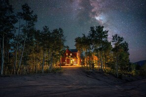 Exterior - Spacious Log Cabin / Mtn Views, HotTub, Pool Table (Cripple Creek)