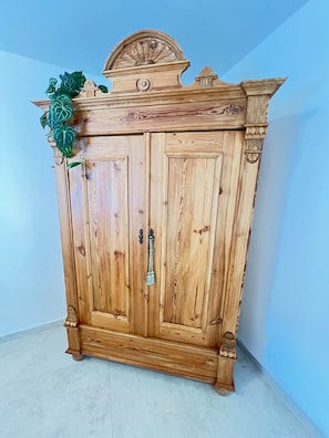 A wooden wardrobe with decorative carvings and a handle. - W&D Living-Artful-Combination parking lot & terrace (Celle)