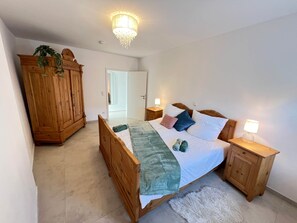 1 bedroom, iron/ironing board, WiFi, bed sheets - W&D Living-Artful-Combination parking lot & terrace (Celle)