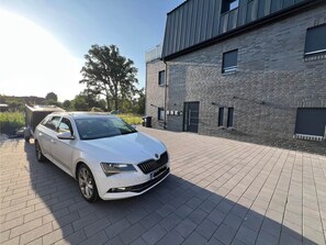Property grounds - W&D Living-Artful-Combination parking lot & terrace (Celle)