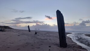 In Strandnähe, Liegestühle, Strandtücher