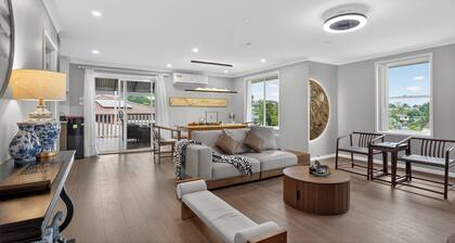 Zen Oriental Retreat-4BR New Home for 8-near Campbelltown Hospital