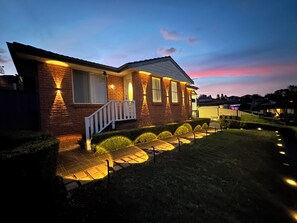 Exterior - Zen Oriental Retreat-4BR New Home for 8-near Campbelltown Hospital (Ambarvale)