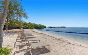 Sun-loungers, beach towels - Beautiful 1 bedroom apartment in Beachside Resort.
LIMITED AVAILABILITY (Key West)
