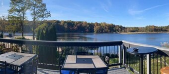 Mountain Lake Retreat of Harpers Ferry; Hot Tub-Fenced Yard-Firepit-Winery-Beach