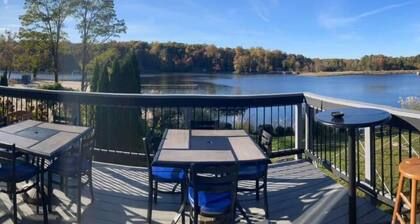 Mountain Lake Retreat of Harpers Ferry; Hot Tub-Fenced Yard-Firepit-Winery-Beach