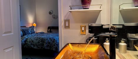 1 habitación, escritorio, tabla de planchar con plancha y wifi gratis