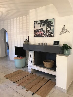 Interior - Maylou Baan, family home on the Etang de Thau, 3 kilometers from the sea (Marseillan)
