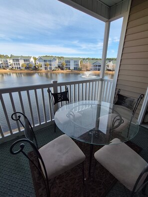 Outdoor dining - Sunset Beach Retreat  3BR/2BA Condo in Sandpiper Bay Golf Community (Sunset Beach)