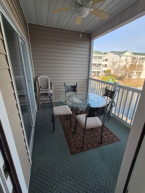 Outdoor dining - Sunset Beach Retreat  3BR/2BA Condo in Sandpiper Bay Golf Community (Sunset Beach)