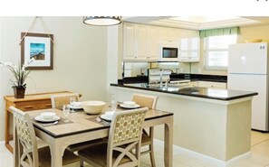 Dining - Cozy 2-bedroom condo on the beach with beautiful views. (Marco Island)