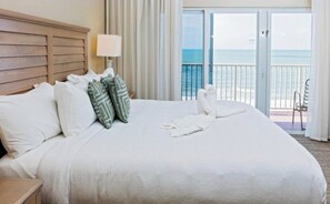 Tabla de planchar con plancha, wifi y ropa de cama 