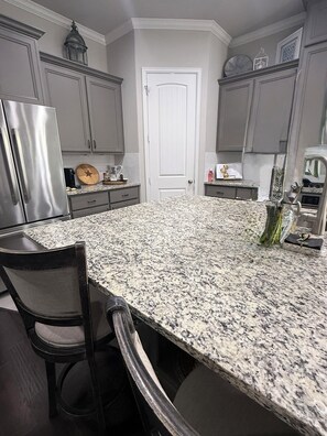 Microwave, oven, stovetop, dishwasher - Montrose Area Home with Amenities and Comfort (Houston)