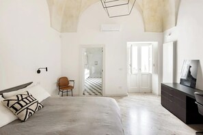 3 chambres, fer et planche à repasser, Wi-Fi, draps fournis