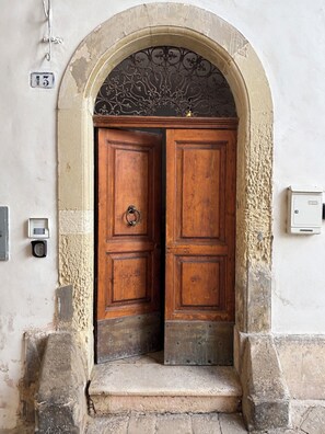 Exterior detail - Palazzo Andriani - Magnifico Residence (Galatina)