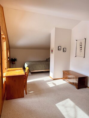 2 bedrooms, desk, free WiFi, bed sheets