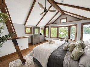 4 bedrooms, iron/ironing board, WiFi, bed sheets - Luxurious lake front modern cabin Water Toys Pet Friendly Dock Peddle Boat (Highland Lakes)