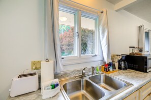 Microwave, oven, stovetop - Your Private Mountain Retreat Awaits! (Grundy)