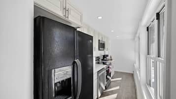 雪櫃、微波爐、爐具、洗碗機