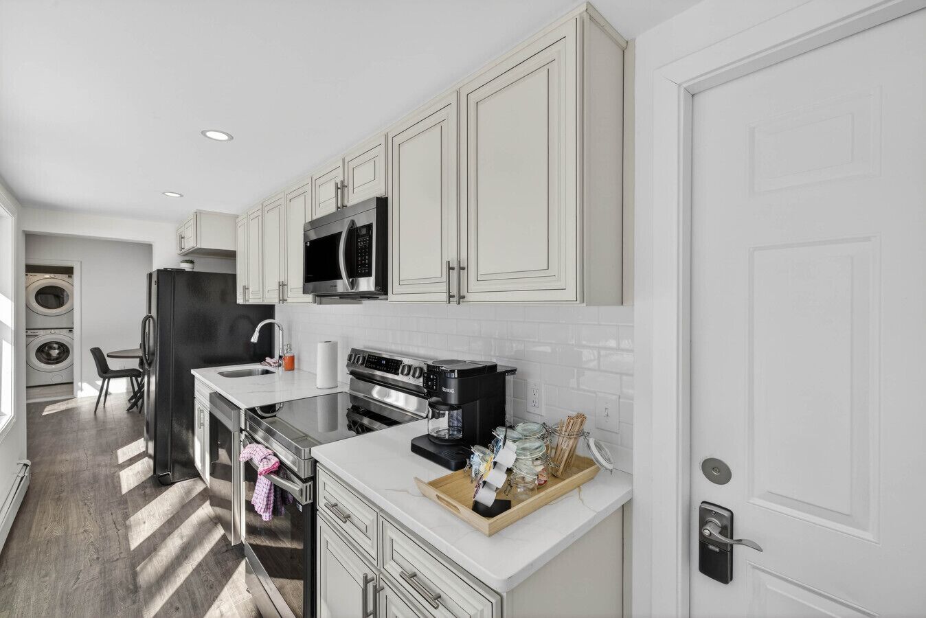 Fridge, microwave, stovetop, dishwasher