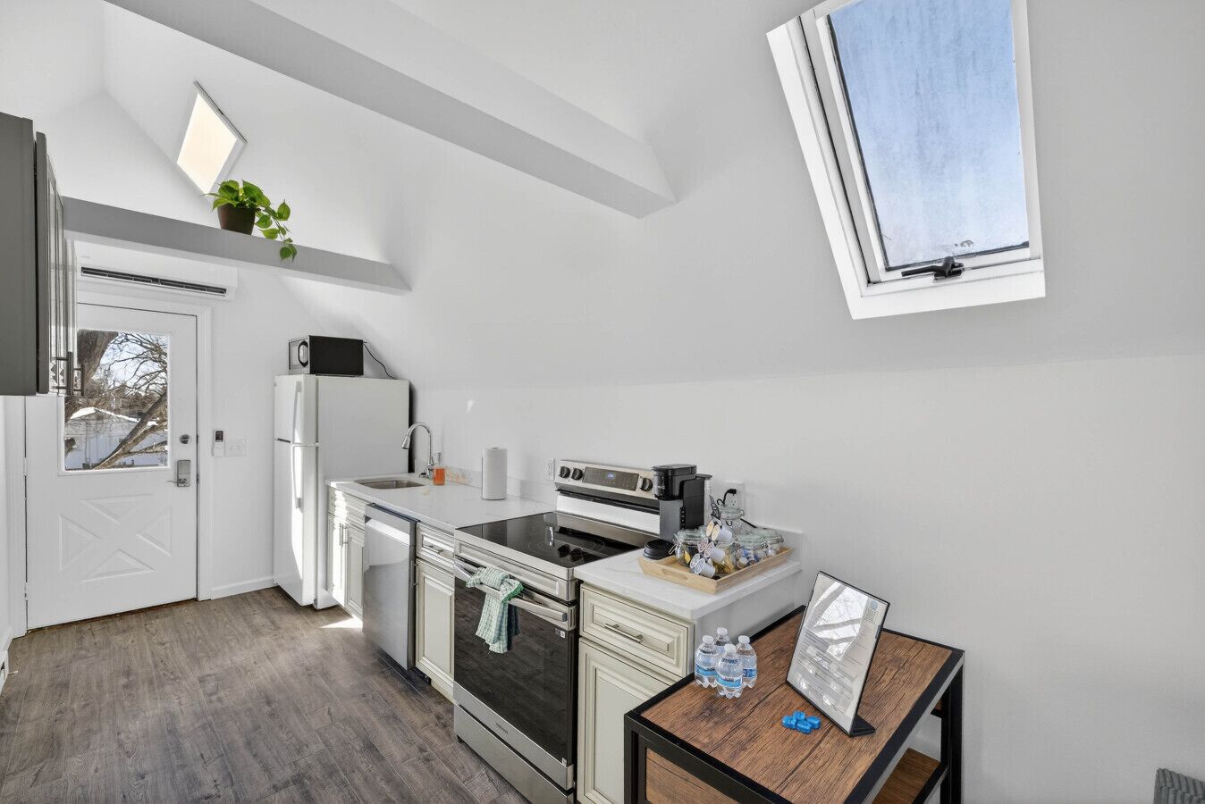 冰箱、微波炉、烤箱、炉灶