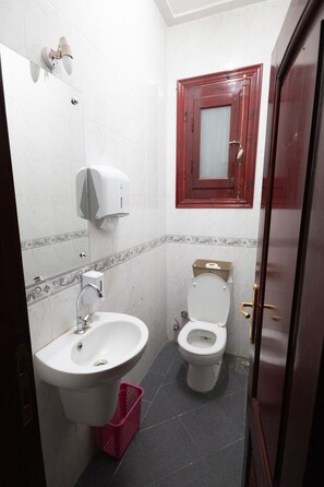 Bruser, bidet, håndklæder, Sæbe