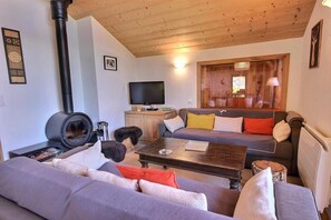 Unclassified image, 5 of 22, button - Chalet, 200m from ski slopes, 1st floor, terrace, fireplace or stove, tv, ski locker, 98m² (Landry)