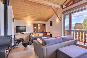 Unclassified image, 4 of 22, button - Chalet, 200m from ski slopes, 1st floor, terrace, fireplace or stove, tv, ski locker, 98m² (Landry)