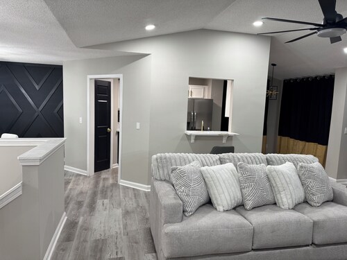 Spacious 4-bedroom house in gorgeous College Park with AC