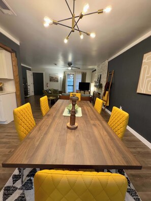 Dining - 5-Star 4BR Near Downtown & Bishop Arts | Sleeps 12 (Dallas)