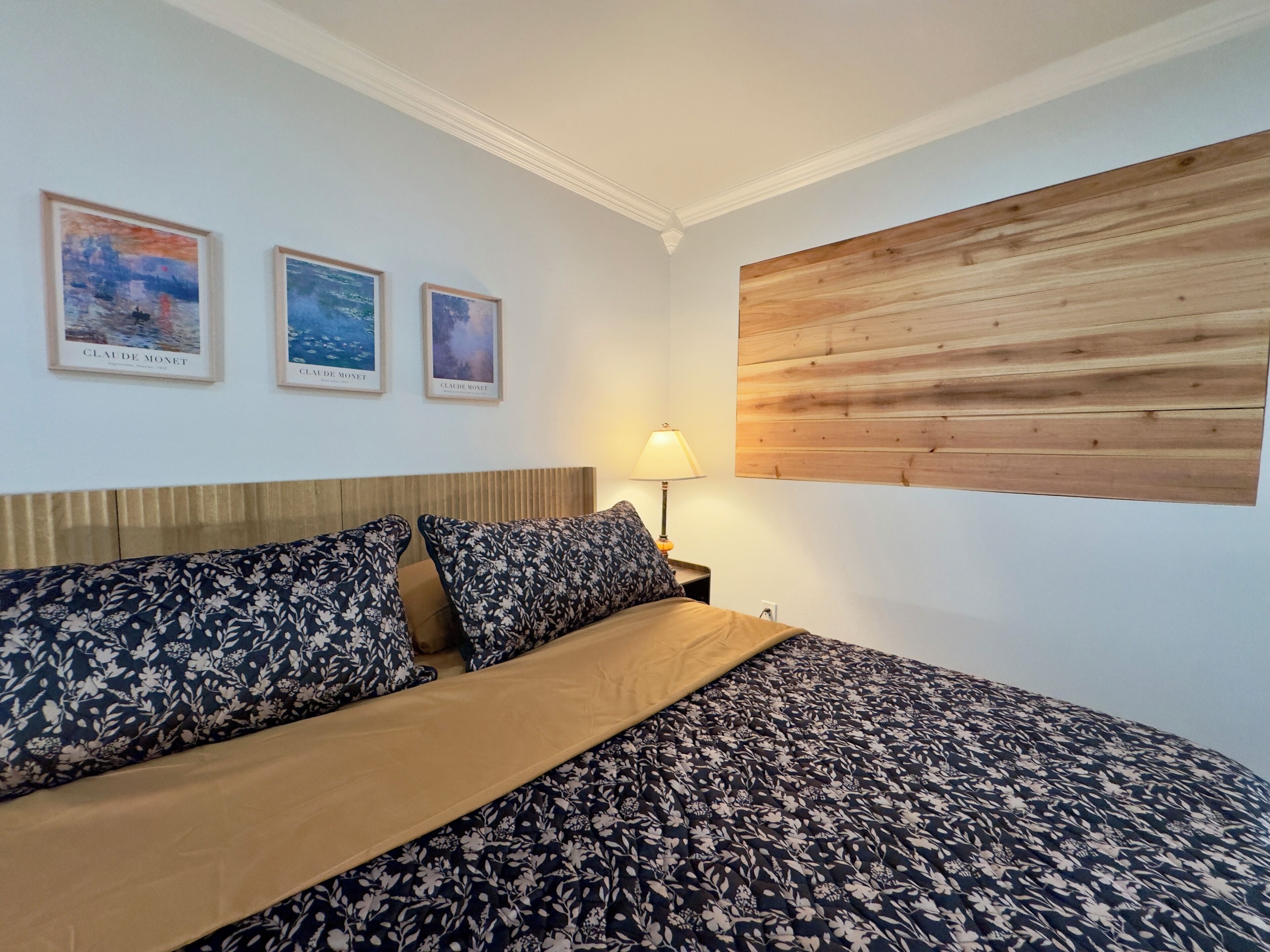 4 bedrooms, iron/ironing board, internet, bed sheets