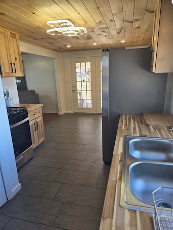 Private kitchen. 3-bedroom house in charming Tiptonville with cool AC and washer and dryer