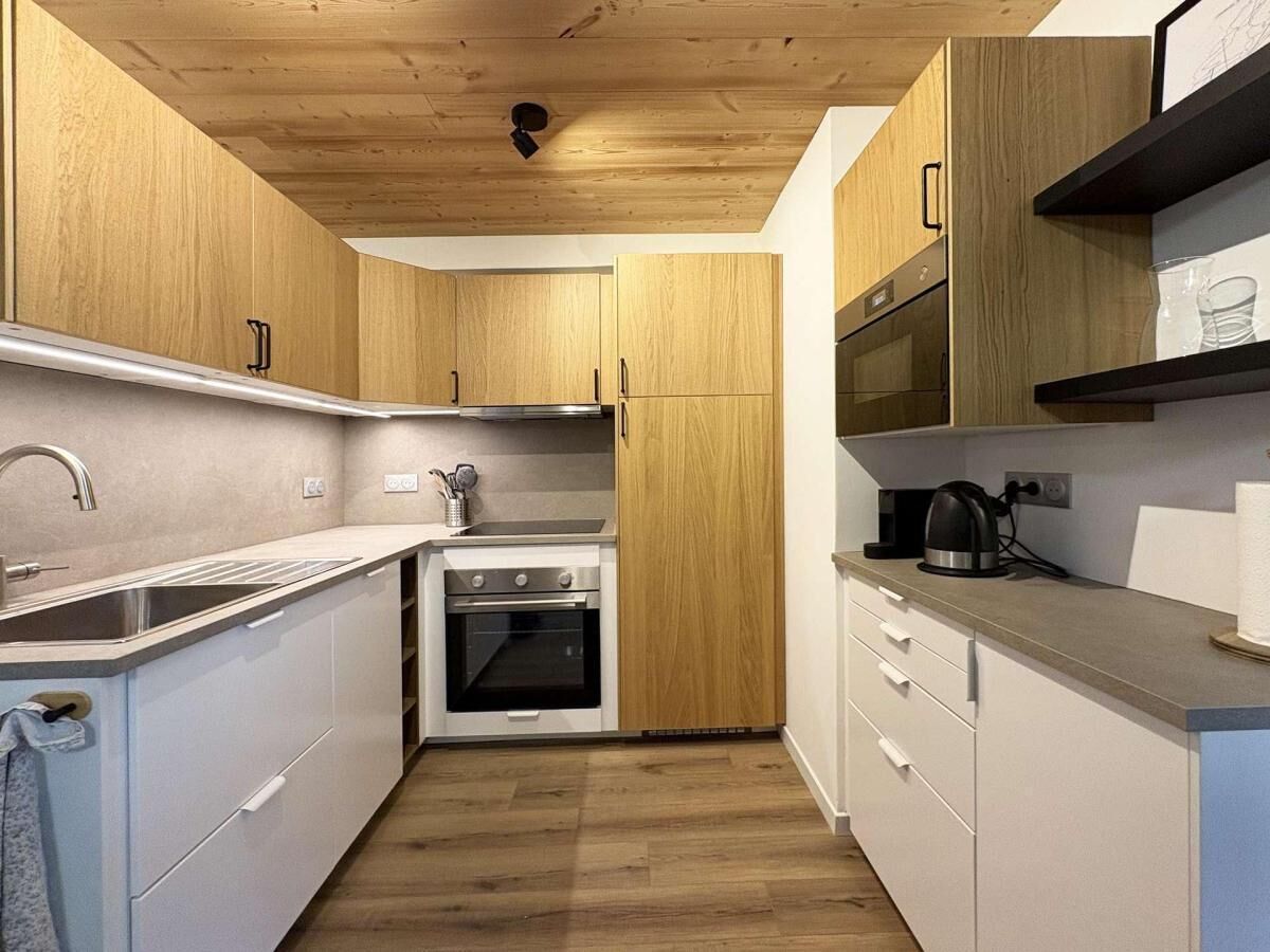 Fridge, dishwasher