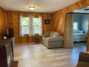 Smart TV - Lake Shafer Country Cottage with Magnificent View (Monticello)