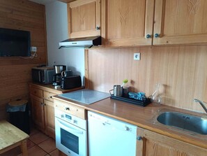 Coffee/tea maker, fridge, microwave, oven - Ground floor, terrace, parking, tv, ski locker, 43m², Pra Loup (Uvernet-Fours)