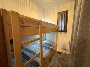 Unclassified image, 4 of 10, button - Ground floor, terrace, tv, ski locker, 27m², Serre Chevalier (Saint-Chaffrey)