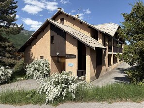 Unclassified image, 2 of 10, button - Ground floor, terrace, tv, ski locker, 27m², Serre Chevalier (Saint-Chaffrey)