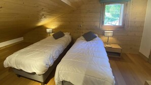 3 bedrooms, WiFi (surcharge) - 150m from ski slopes, 3rd floor, view ski slopes, balcony, tv, ski locker, 100m², Valmorel (Valmorel)