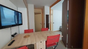 Dining - Ski-in/ski-out & foot of the slopes, Ground floor, view ski slopes, terrace, tv, ski locker, 27m² (Valmorel)