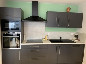 Kühlschrank, Mikrowelle, Ofen, Geschirrspüler