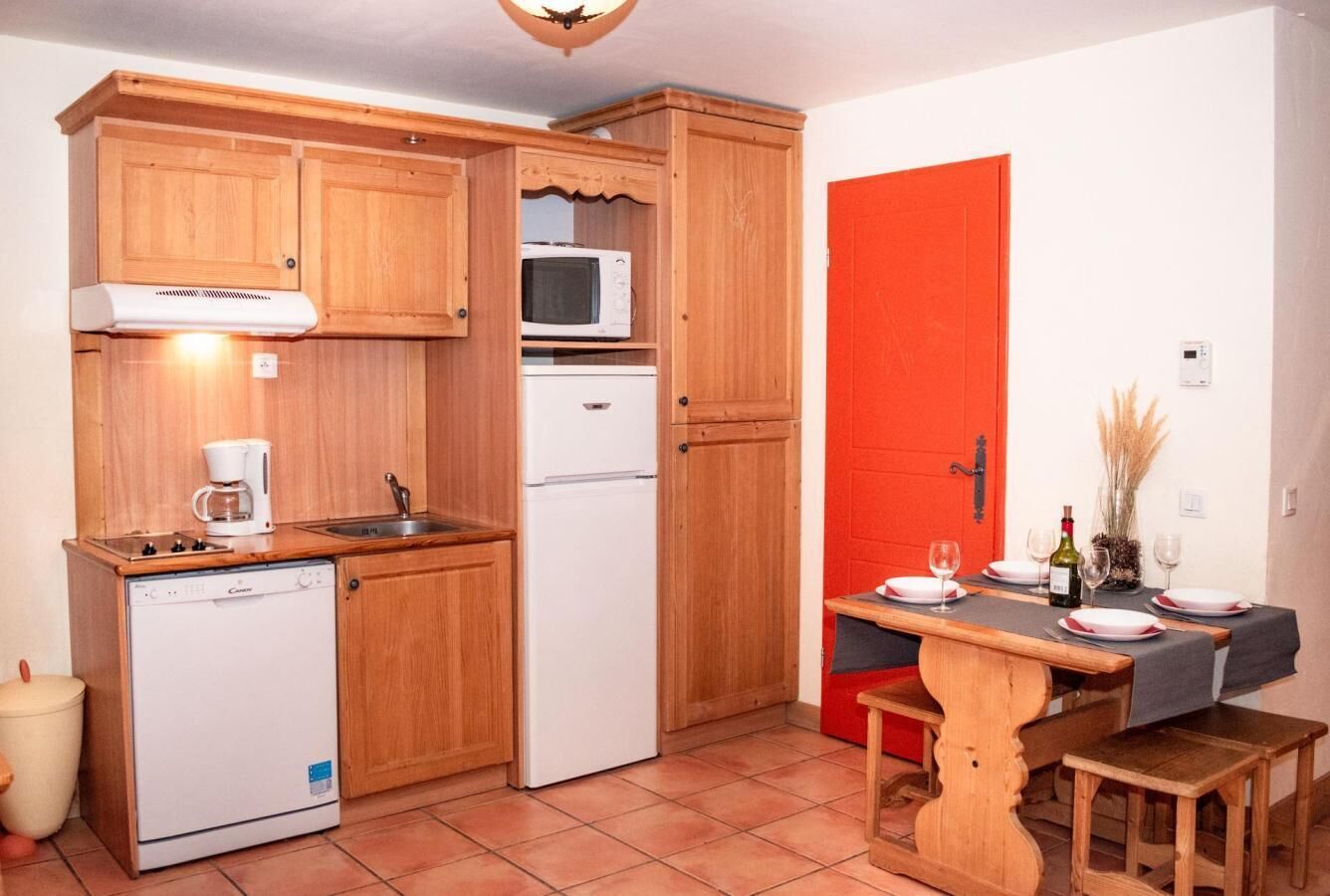 Kühlschrank, Mikrowelle, Geschirrspüler